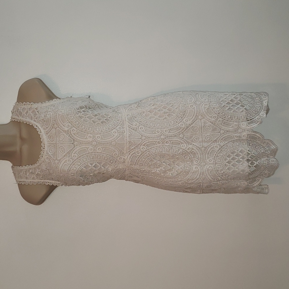 Signature 8 size L beautiful ivory lace dress.  New with tags